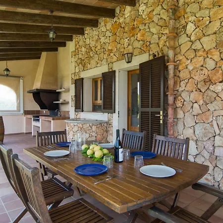 Fantastische Mit Ueberdachter Terrasse 度假居 S'Horta